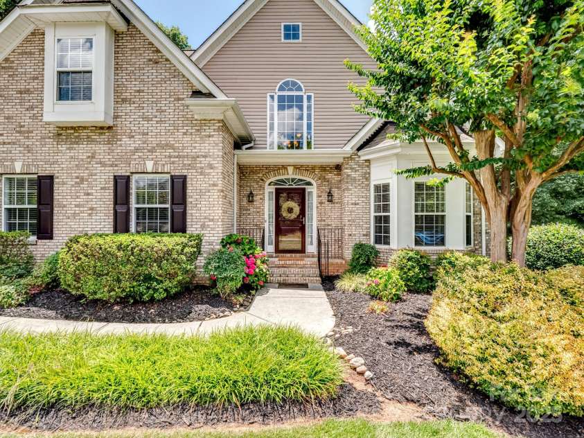 821 Lynnwood Farms Drive, Fort Mill, SC 29715.  MLS# CAR4234073, YatesRealty ID 13664. Front Entrance