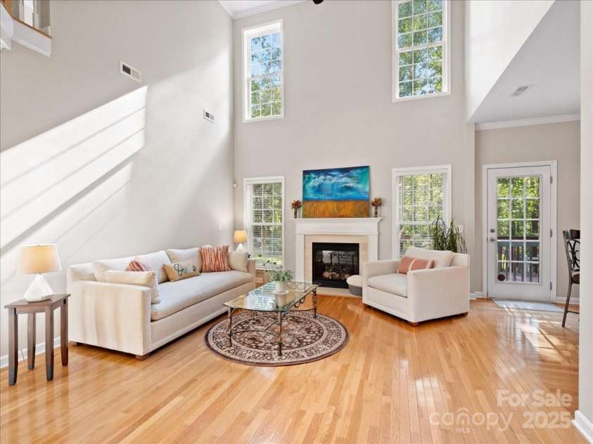 821 Lynnwood Farms Drive, Fort Mill, SC 29715.  MLS# CAR4234073, YatesRealty ID 13664. Great Room