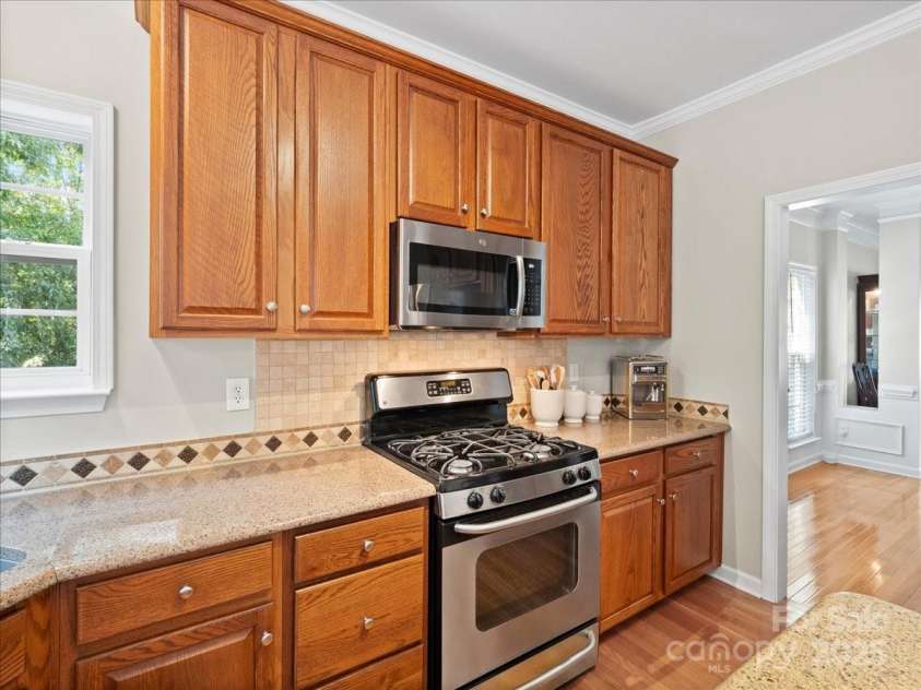 821 Lynnwood Farms Drive, Fort Mill, SC 29715.  MLS# CAR4234073, YatesRealty ID 13664. Kitchen