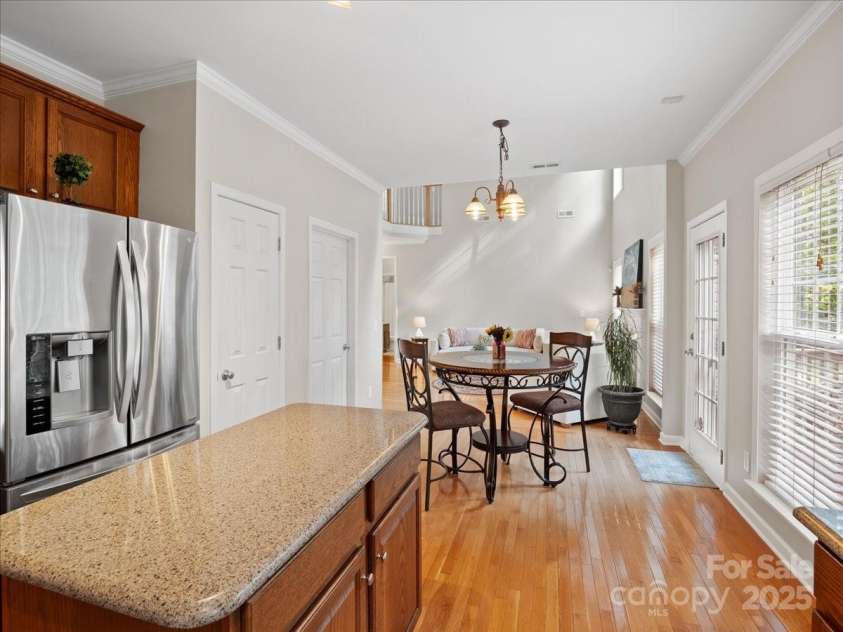 821 Lynnwood Farms Drive, Fort Mill, SC 29715.  MLS# CAR4234073, YatesRealty ID 13664. Kitchen/Breakfast/Great Room