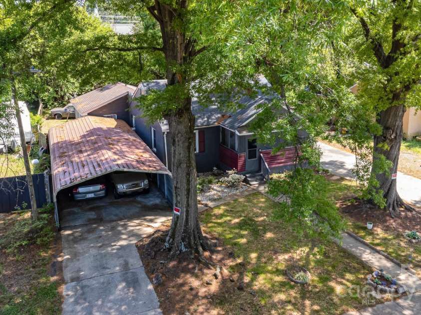 3919 Sarah Drive, Charlotte, NC 28217.  MLS# CAR4248579, YatesRealty ID 13665. 