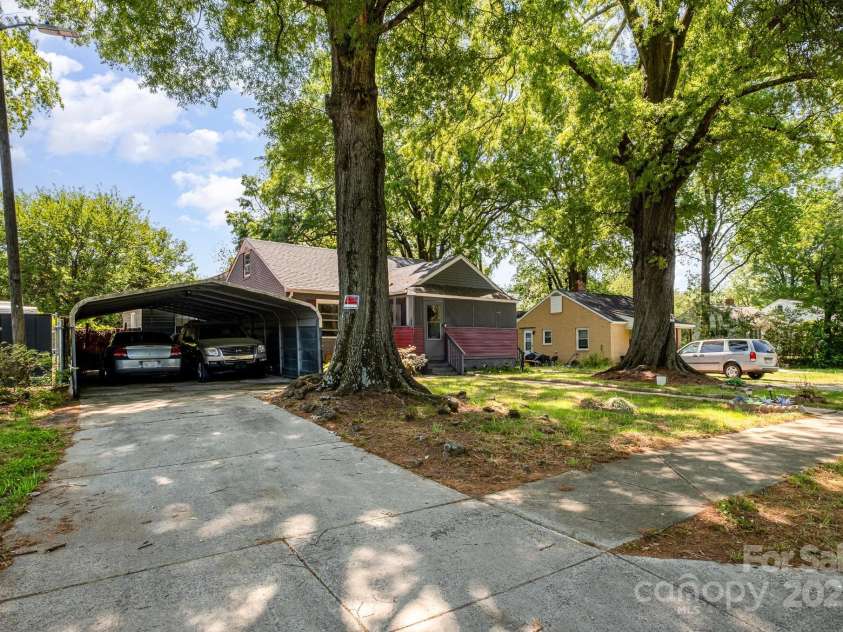 3919 Sarah Drive, Charlotte, NC 28217.  MLS# CAR4248579, YatesRealty ID 13665. 
