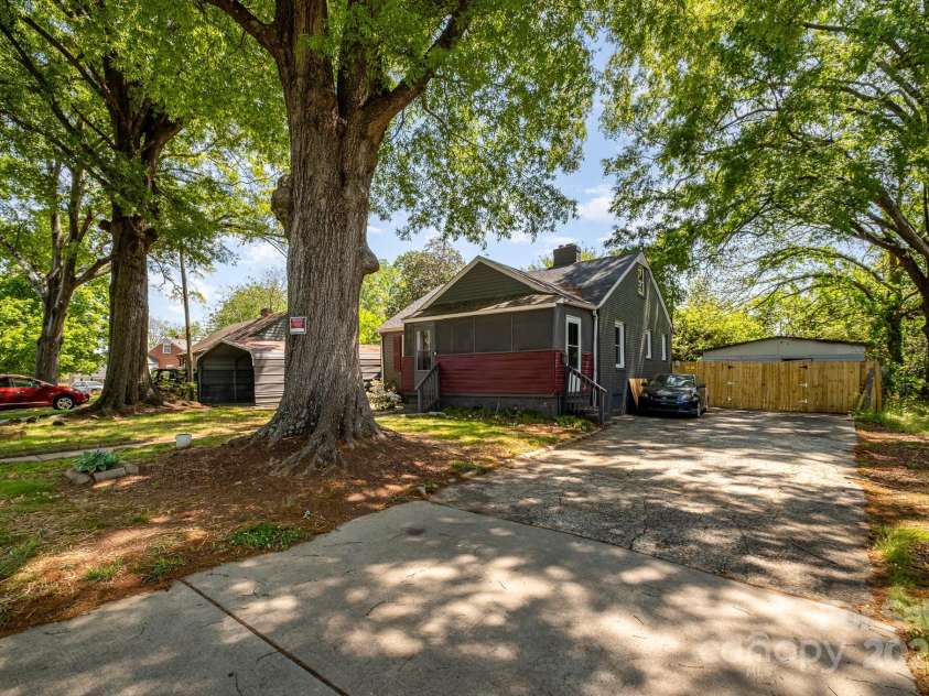 3919 Sarah Drive, Charlotte, NC 28217.  MLS# CAR4248579, YatesRealty ID 13665. 
