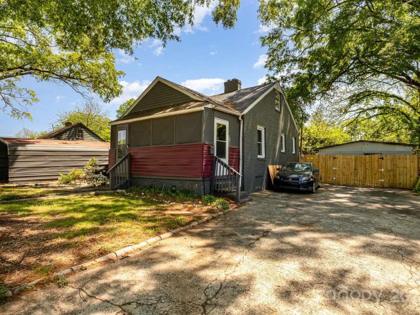 3919 Sarah Drive, Charlotte, NC 28217.  MLS# CAR4248579, YatesRealty ID 13665. 