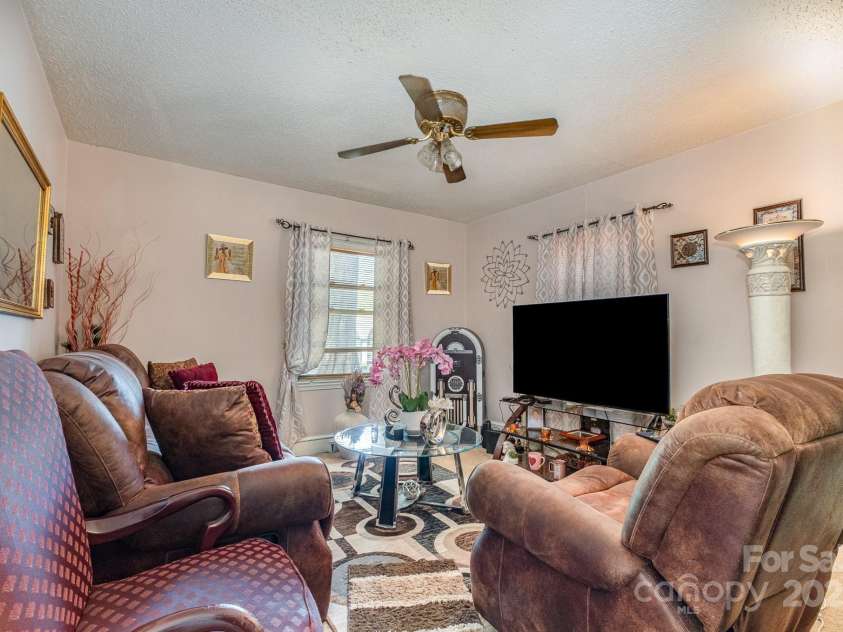 3919 Sarah Drive, Charlotte, NC 28217.  MLS# CAR4248579, YatesRealty ID 13665. 