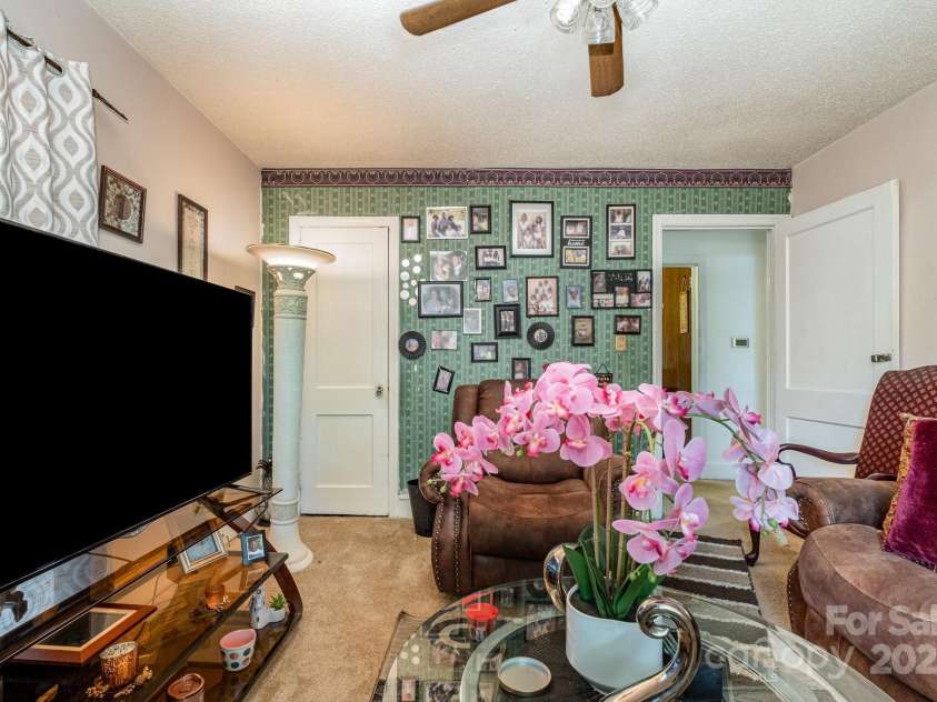 3919 Sarah Drive, Charlotte, NC 28217.  MLS# CAR4248579, YatesRealty ID 13665. 