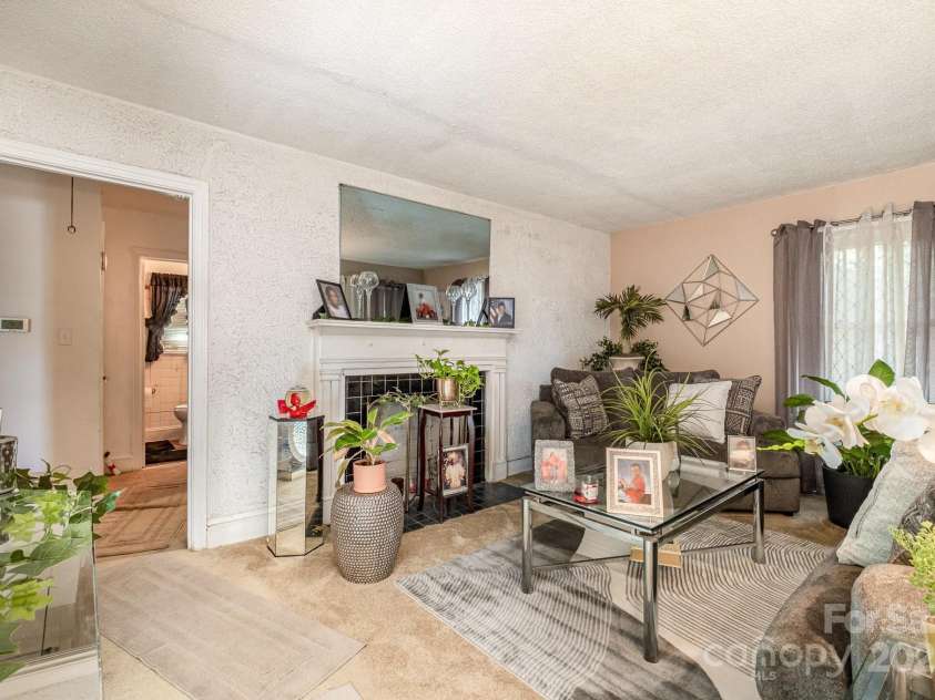 3919 Sarah Drive, Charlotte, NC 28217.  MLS# CAR4248579, YatesRealty ID 13665. 