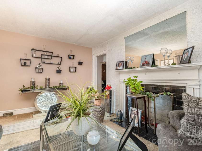 3919 Sarah Drive, Charlotte, NC 28217.  MLS# CAR4248579, YatesRealty ID 13665. 