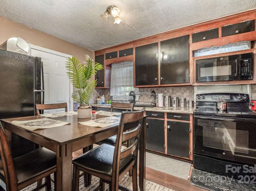 3919 Sarah Drive, Charlotte, NC 28217.  MLS# CAR4248579, YatesRealty ID 13665. 