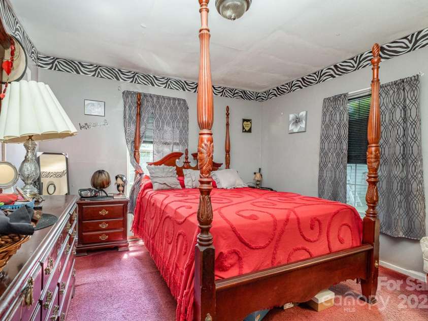 3919 Sarah Drive, Charlotte, NC 28217.  MLS# CAR4248579, YatesRealty ID 13665. 