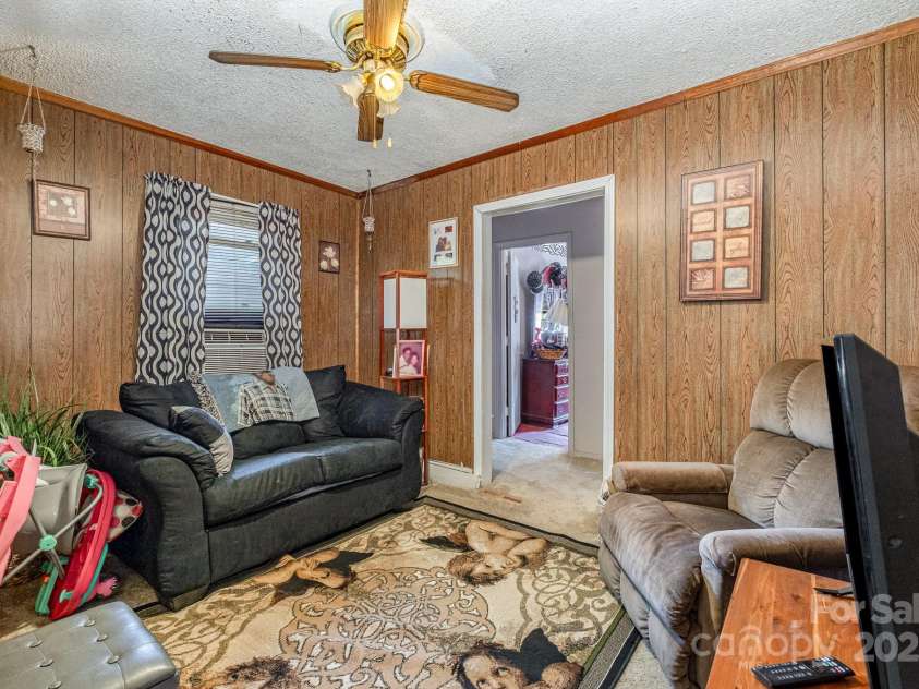 3919 Sarah Drive, Charlotte, NC 28217.  MLS# CAR4248579, YatesRealty ID 13665. 