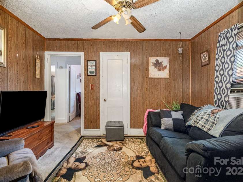 3919 Sarah Drive, Charlotte, NC 28217.  MLS# CAR4248579, YatesRealty ID 13665. 