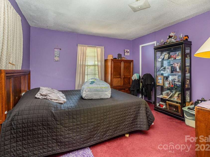 3919 Sarah Drive, Charlotte, NC 28217.  MLS# CAR4248579, YatesRealty ID 13665. 