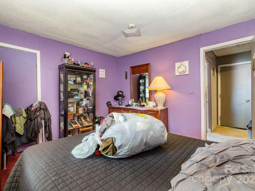 3919 Sarah Drive, Charlotte, NC 28217.  MLS# CAR4248579, YatesRealty ID 13665. 