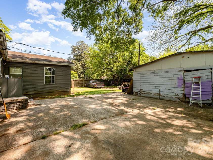 3919 Sarah Drive, Charlotte, NC 28217.  MLS# CAR4248579, YatesRealty ID 13665. 