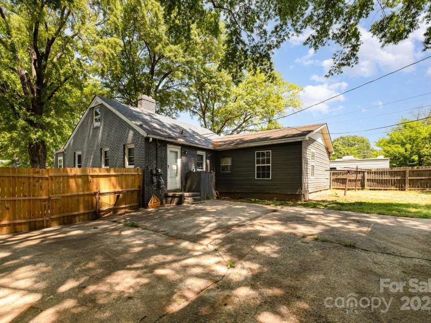 3919 Sarah Drive, Charlotte, NC 28217.  MLS# CAR4248579, YatesRealty ID 13665. 