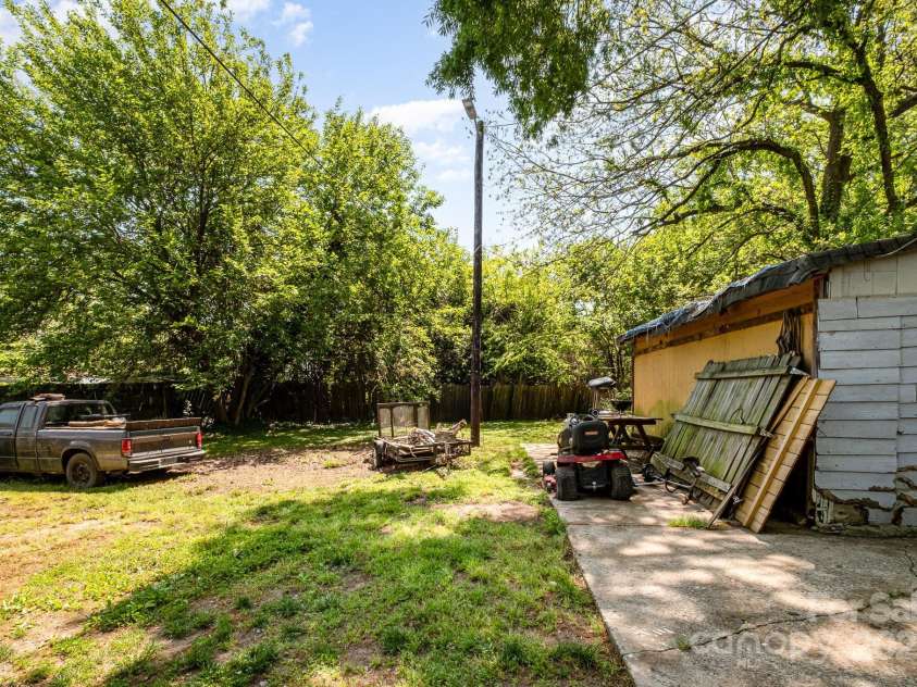 3919 Sarah Drive, Charlotte, NC 28217.  MLS# CAR4248579, YatesRealty ID 13665. 