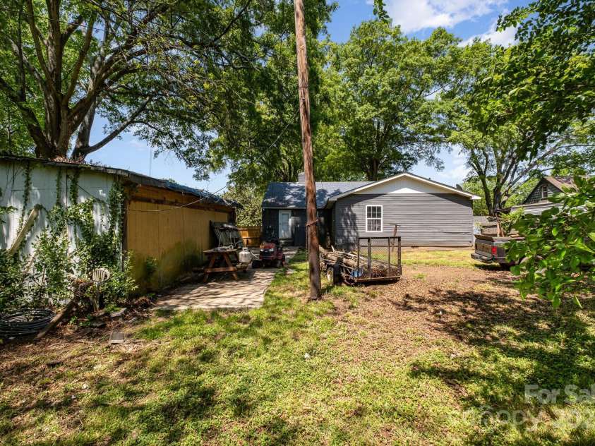 3919 Sarah Drive, Charlotte, NC 28217.  MLS# CAR4248579, YatesRealty ID 13665. 