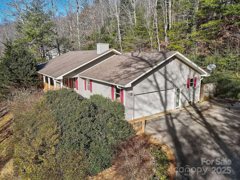 703 Cinnamon Way, Flat Rock, NC 28731.  MLS# CAR4258971, YatesRealty ID 13667. 