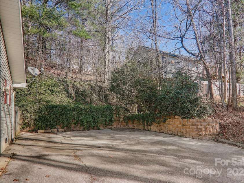 703 Cinnamon Way, Flat Rock, NC 28731.  MLS# CAR4258971, YatesRealty ID 13667. 