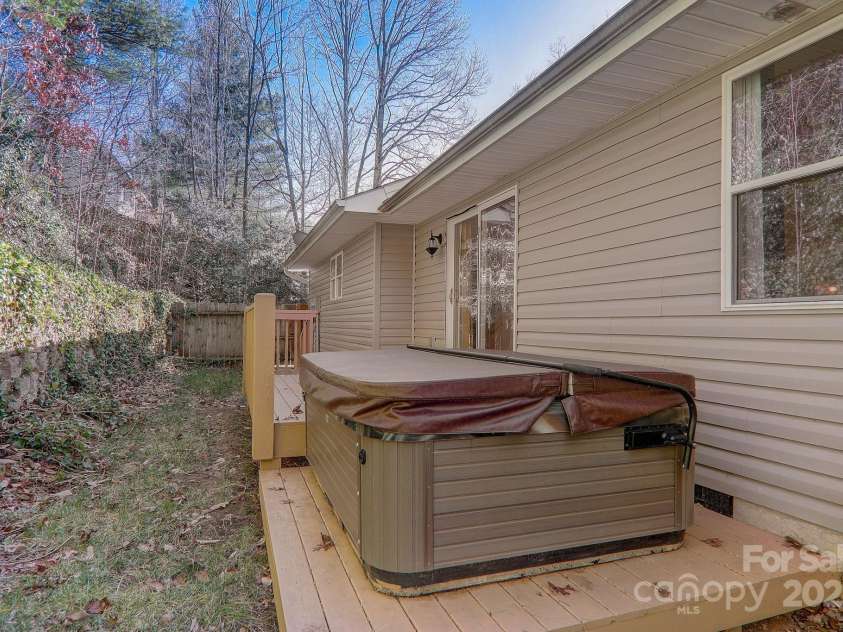 703 Cinnamon Way, Flat Rock, NC 28731.  MLS# CAR4258971, YatesRealty ID 13667. 