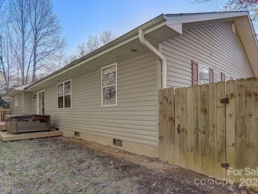 703 Cinnamon Way, Flat Rock, NC 28731.  MLS# CAR4258971, YatesRealty ID 13667. 