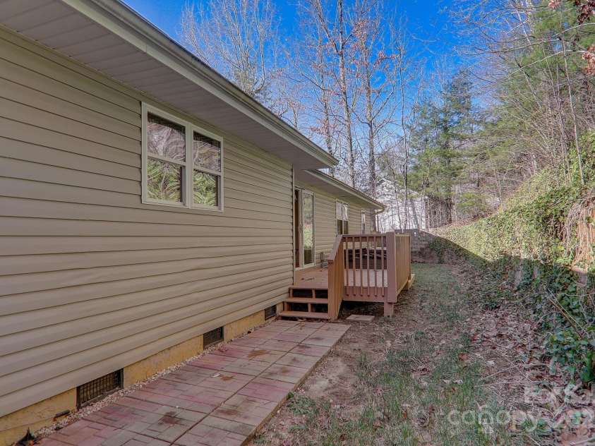 703 Cinnamon Way, Flat Rock, NC 28731.  MLS# CAR4258971, YatesRealty ID 13667. 