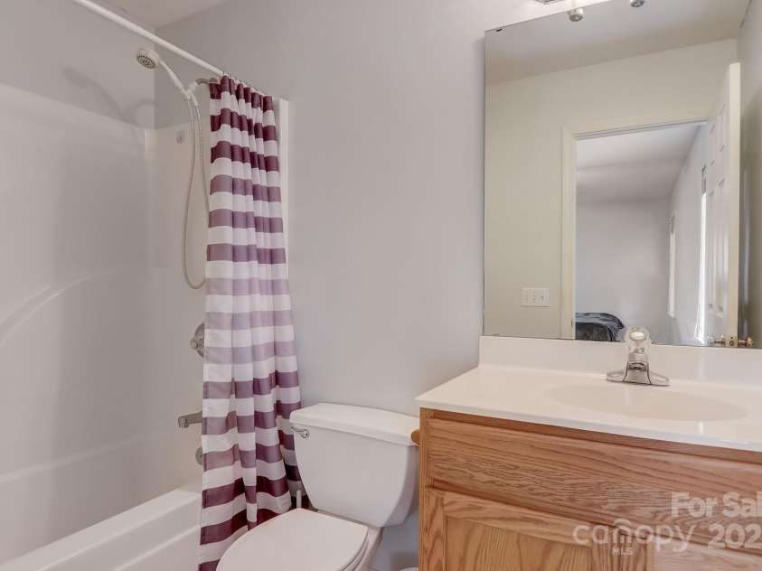 703 Cinnamon Way, Flat Rock, NC 28731.  MLS# CAR4258971, YatesRealty ID 13667. Primary Bath