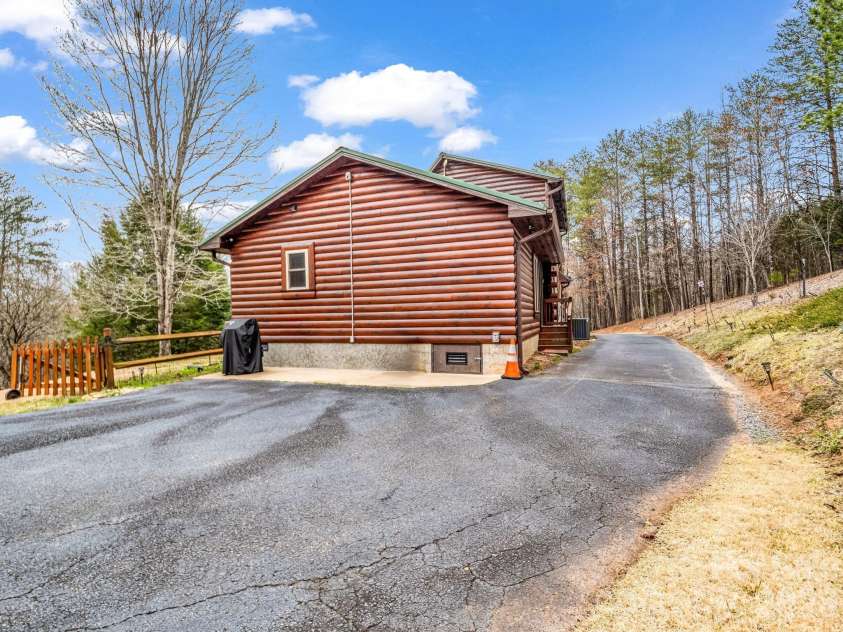 190 Observation Ridge, Rutherfordton, NC 28139.  MLS# CAR4351178, YatesRealty ID 13668. Extra Parking