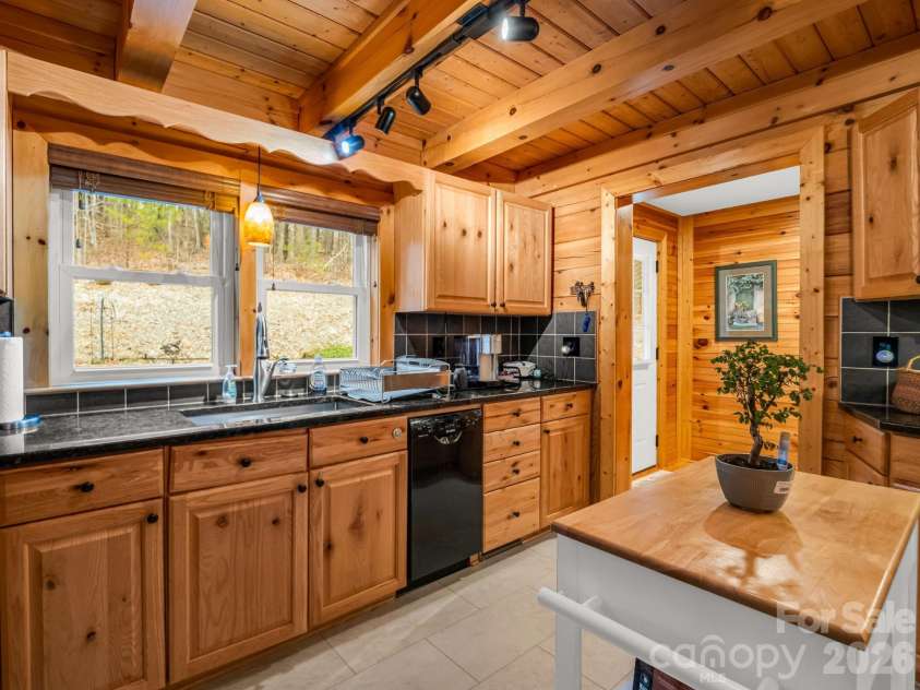 190 Observation Ridge, Rutherfordton, NC 28139.  MLS# CAR4351178, YatesRealty ID 13668. Kitchen-Beautiful Granite Counters