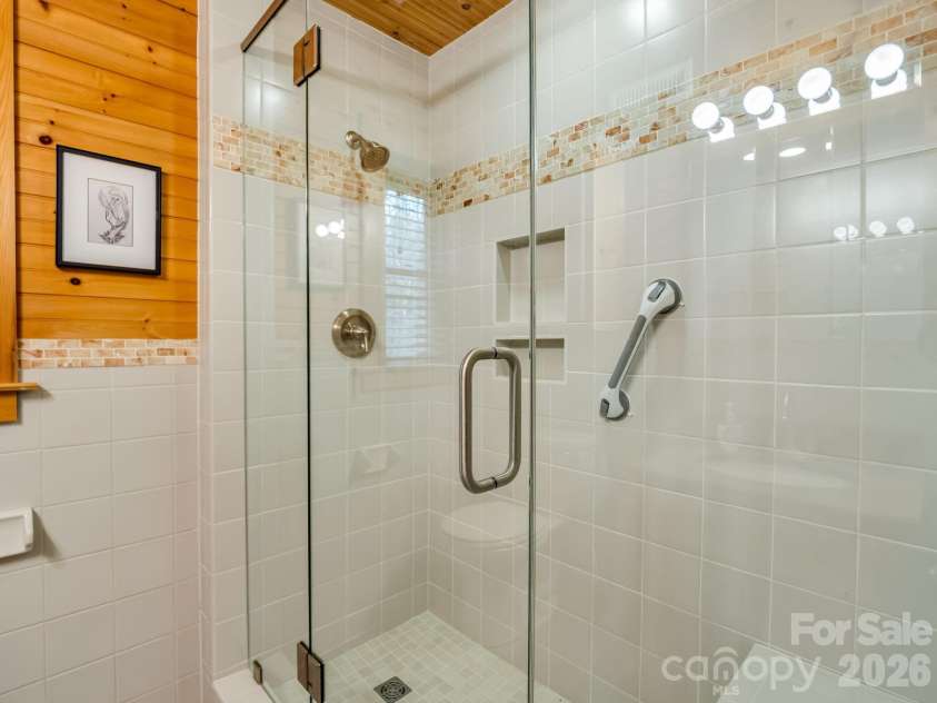 190 Observation Ridge, Rutherfordton, NC 28139.  MLS# CAR4351178, YatesRealty ID 13668. Loft Bathroom