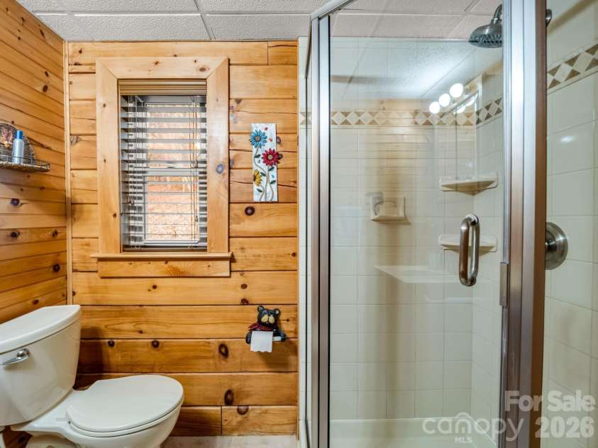 190 Observation Ridge, Rutherfordton, NC 28139.  MLS# CAR4351178, YatesRealty ID 13668. Main Level Guest Bath
