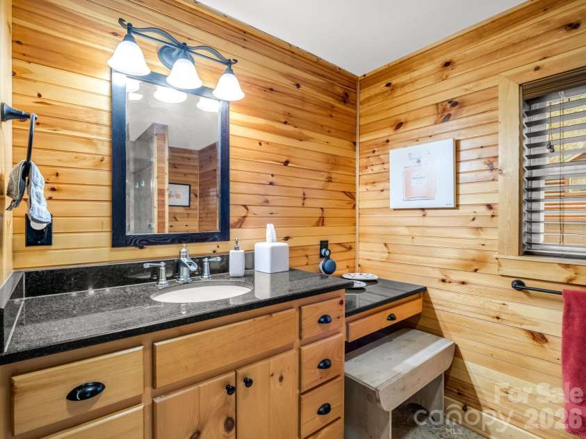 190 Observation Ridge, Rutherfordton, NC 28139.  MLS# CAR4351178, YatesRealty ID 13668. Primary Bathroom
