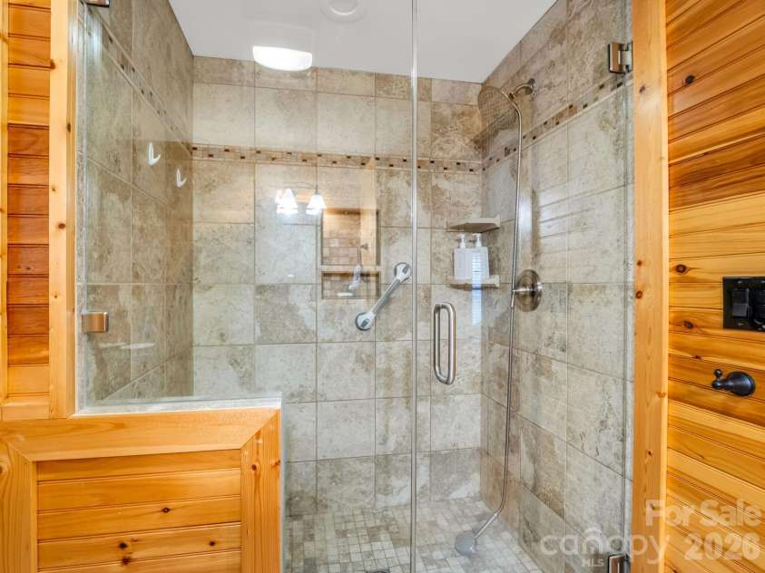 190 Observation Ridge, Rutherfordton, NC 28139.  MLS# CAR4351178, YatesRealty ID 13668. Primary Bathroom