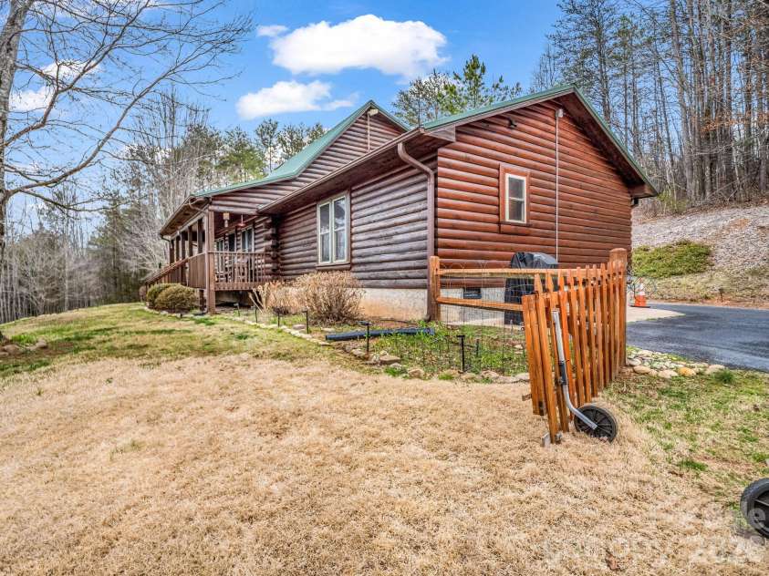 190 Observation Ridge, Rutherfordton, NC 28139.  MLS# CAR4351178, YatesRealty ID 13668. Side Yard-gate to Garage and Driveway