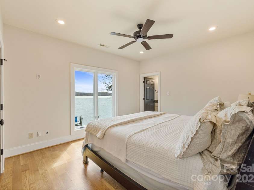 239 Paradise Peninsula Road, Mooresville, NC 28117.  MLS# CAR4242149, YatesRealty ID 13668. Main Level Guest Suite