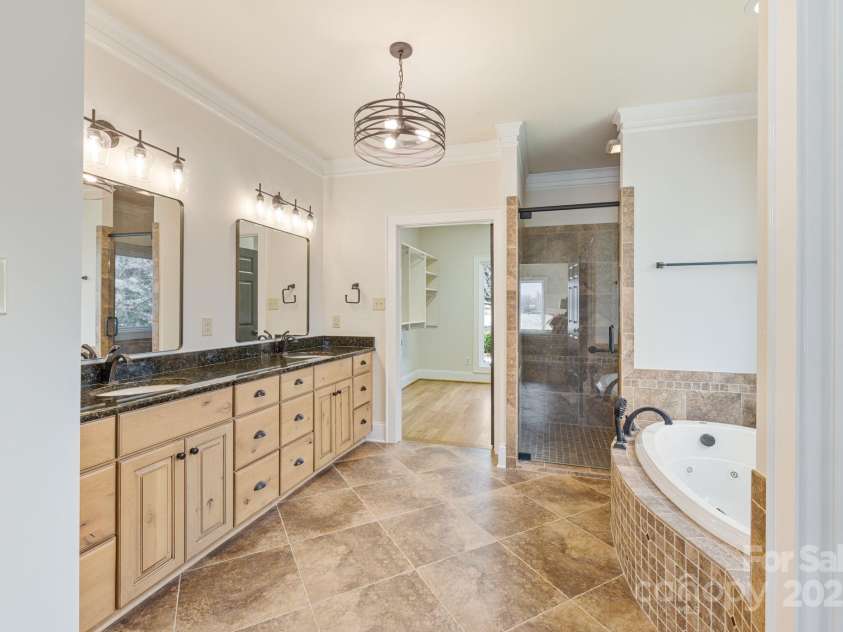 239 Paradise Peninsula Road, Mooresville, NC 28117.  MLS# CAR4242149, YatesRealty ID 13668. Primary Bathroom