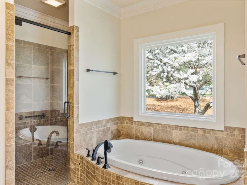 239 Paradise Peninsula Road, Mooresville, NC 28117.  MLS# CAR4242149, YatesRealty ID 13668. Primary Bathroom