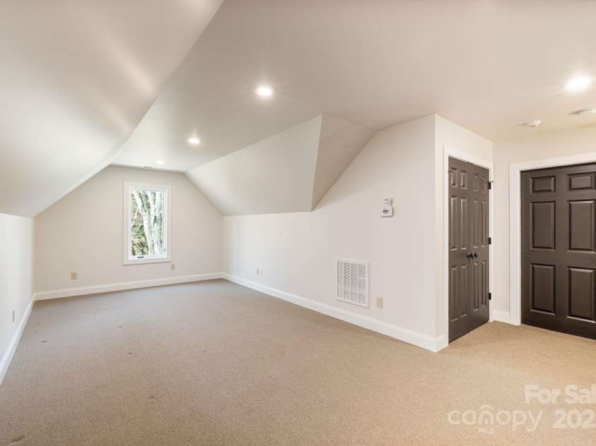 239 Paradise Peninsula Road, Mooresville, NC 28117.  MLS# CAR4242149, YatesRealty ID 13668. Upper Level Flex Space