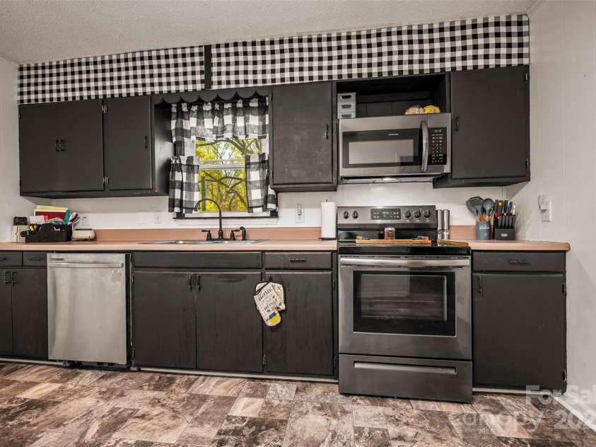 176 Cliffside Street, Mooresboro, NC 28114.  MLS# CAR4245649, YatesRealty ID 13669. 