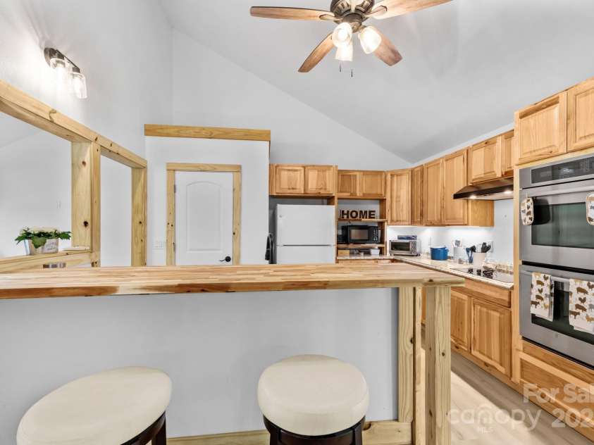 1036 Williamsburg Drive, Lenoir, NC 28645.  MLS# CAR4314189, YatesRealty ID 1367. 