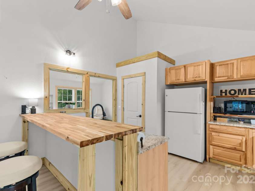 1036 Williamsburg Drive, Lenoir, NC 28645.  MLS# CAR4314189, YatesRealty ID 1367. 