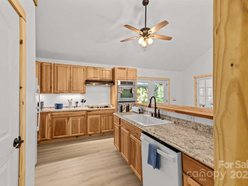 1036 Williamsburg Drive, Lenoir, NC 28645.  MLS# CAR4314189, YatesRealty ID 1367. 