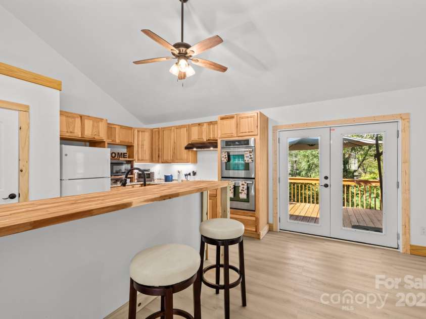 1036 Williamsburg Drive, Lenoir, NC 28645.  MLS# CAR4314189, YatesRealty ID 1367. 