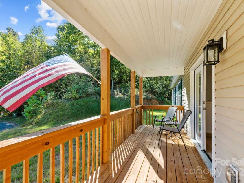 1036 Williamsburg Drive, Lenoir, NC 28645.  MLS# CAR4314189, YatesRealty ID 1367. 