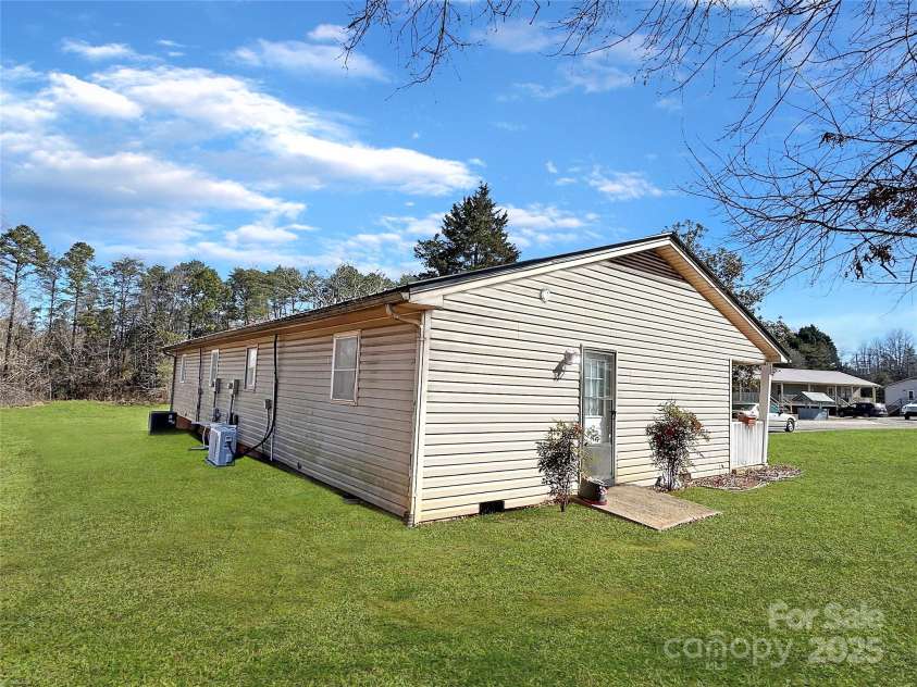 5111 Ponderosa Drive, Conover, NC 28613.  MLS# CAR4225366, YatesRealty ID 1367. 