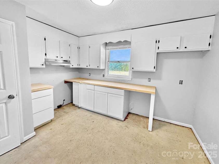 5111 Ponderosa Drive, Conover, NC 28613.  MLS# CAR4225366, YatesRealty ID 1367. 