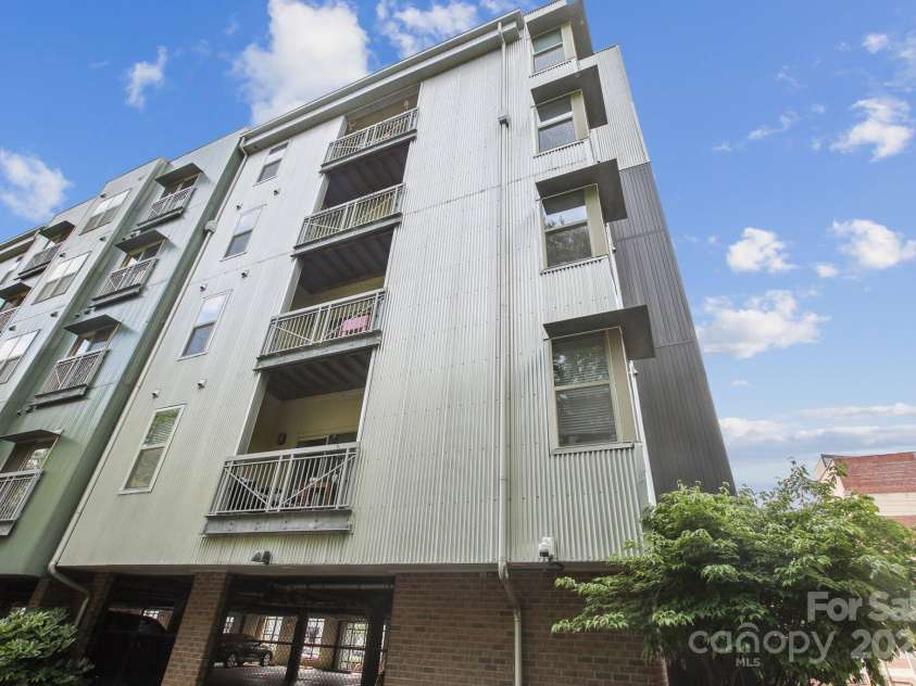 630 Calvert Street, Charlotte, NC 28208.  MLS# CAR4274131, YatesRealty ID 1367. 