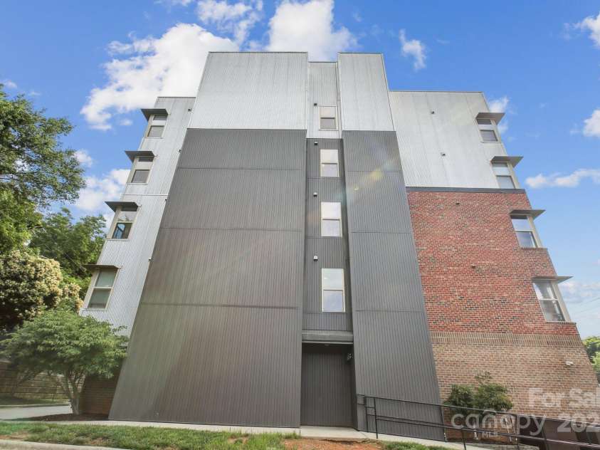 630 Calvert Street, Charlotte, NC 28208.  MLS# CAR4274131, YatesRealty ID 1367. 