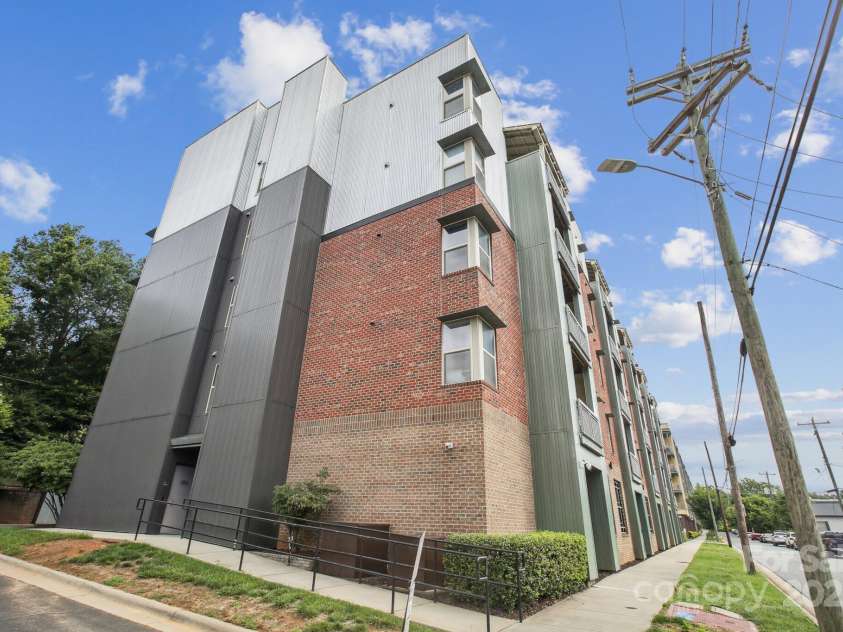 630 Calvert Street, Charlotte, NC 28208.  MLS# CAR4274131, YatesRealty ID 1367. 
